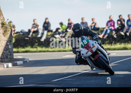 Straßenrennen der Southern 100 Road Races 2017, Isle of man. Fahrer wie Michael Dunlop, Ivan Lintin, Dan Kneen und Dean Harrison Stockfoto