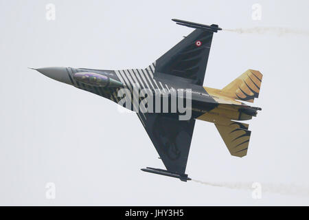 Die türkische Luftwaffe beteiligte sich mit einem Kunstflug Display von Lockheed Martin F - 16C Soloturk Stockfoto