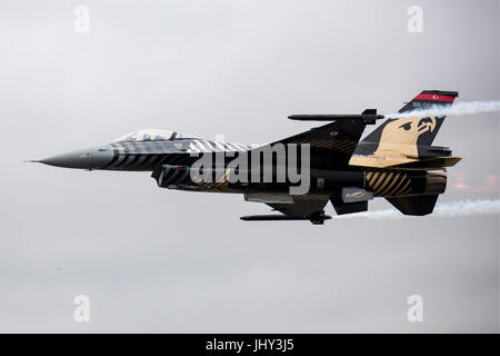 Die türkische Luftwaffe beteiligte sich mit einem Kunstflug Display von Lockheed Martin F - 16C Soloturk Stockfoto