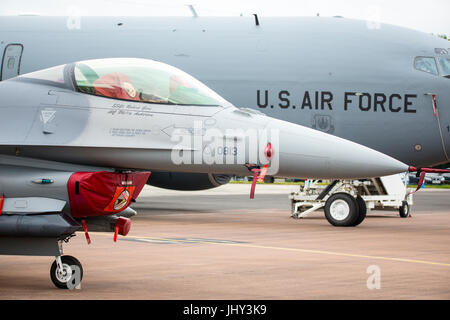 Amerikanischen Lockheed Martin F-16 auf statische Anzeige Stockfoto