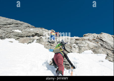 Sherpa aus Nepal während eines Ski-Trainingslager in Disentis, Schweiz Stockfoto