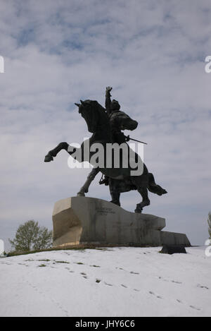 Reiterstandbild von Alexander Suworow umgeben von Schnee, Tiraspol, Transnistrien Moldawien Stockfoto