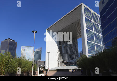 La Grande Arche in La Défense, Paris, Frankreich - Le Grande Arche in La Défense, Paris, France, La Grande Arche Im La Défense, Frankreich - Le Grande A Stockfoto