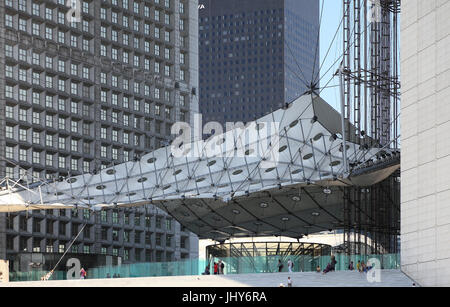 La Grande Arche in La Défense, Paris, Frankreich - Le Grande Arche in La Défense, Paris, France, La Grande Arche Im La Défense, Frankreich - Le Grande A Stockfoto