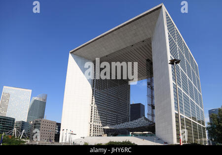 La Grande Arche in La Défense, Paris, Frankreich - Le Grande Arche in La Défense, Paris, France, La Grande Arche Im La Défense, Frankreich - Le Grande A Stockfoto