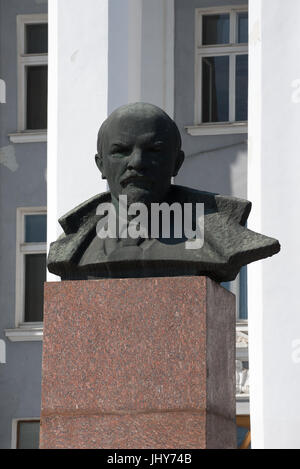 Statue von Wladimir Lenin vor dem Haus der Räte, Tiraspol, Transnistrien, Republik Moldau Stockfoto