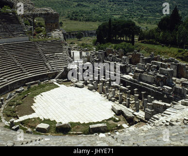 Turkei. Ephesus. Antike griechische Stadt an der Küste von Ionia. Blick auf das Grand Theater. Hellenismus und umgebaut in römischer Zeit. Kapazität von 25.000 Plätzen. Anatolien. Stockfoto