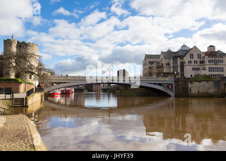 Lendal Bridge York UK auf Bahnhofstraße mit Blick auf Fluss Ouse Stockfoto