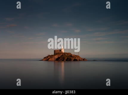 Ruhiges Meer Mumbles Lighthouse Stockfoto