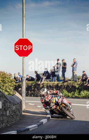 Straßenrennen der Southern 100 Road Races 2017, Isle of man. Fahrer wie Michael Dunlop, Ivan Lintin, Dan Kneen und Dean Harrison Stockfoto
