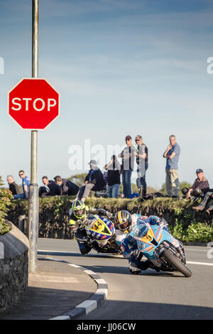 Straßenrennen der Southern 100 Road Races 2017, Isle of man. Fahrer wie Michael Dunlop, Ivan Lintin, Dan Kneen und Dean Harrison Stockfoto