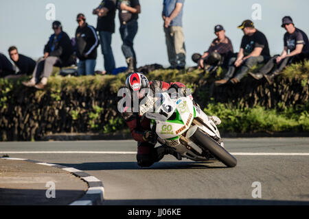 Straßenrennen der Southern 100 Road Races 2017, Isle of man. Fahrer wie Michael Dunlop, Ivan Lintin, Dan Kneen und Dean Harrison Stockfoto