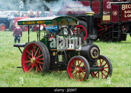 Vintage Miniatur Lokomobile bei einem Land zeigen. Arbeiten Modell Stockfoto