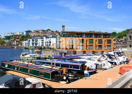 Gesamtansicht von der Hafenpromenade in Bristol an einem sonnigen Tag. Stockfoto