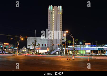 Überqueren von Straßen an der Spitze des Las Vegas strip Stockfoto