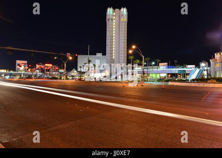 Überqueren von Straßen an der Spitze des Las Vegas strip Stockfoto