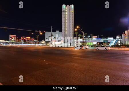 Überqueren von Straßen an der Spitze des Las Vegas strip Stockfoto