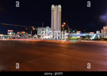 Überqueren von Straßen an der Spitze des Las Vegas strip Stockfoto