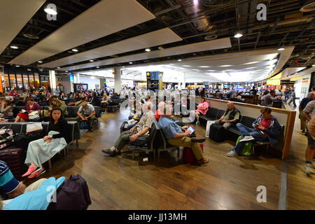 Heathrow Terminal 3 Abflug-Lounge. Stockfoto