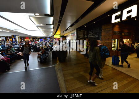 Heathrow Terminal 3 Abflug-Lounge. Stockfoto