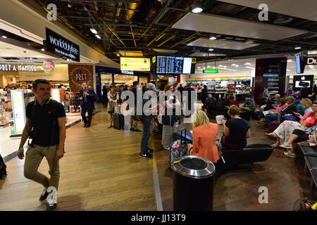 Heathrow Terminal 3 Abflug-Lounge. Stockfoto