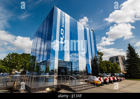 Kaliningrad, Russland - 14. Juli 2017: Fassade des Gebäudes des Museums des Weltmeers Spiegel Stockfoto