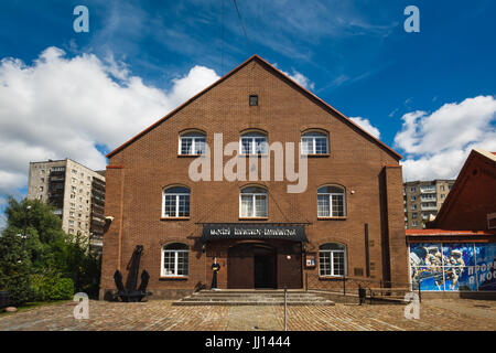 Kaliningrad, Russland - 14. Juli 2017: Fassade des Gebäudes des Museums der Weltmeere im Sommer Stockfoto