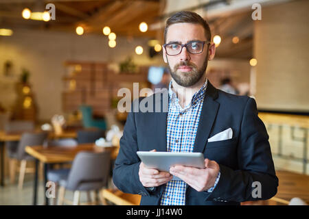 Mann mit gadget Stockfoto