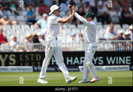 Südafrikas Morne Morkel (links) feiert fangen, Englands Stuart Broad während der Tag, an dem vier des zweiten Investec Tests passen an der Nottingham Trent Bridge. Stockfoto