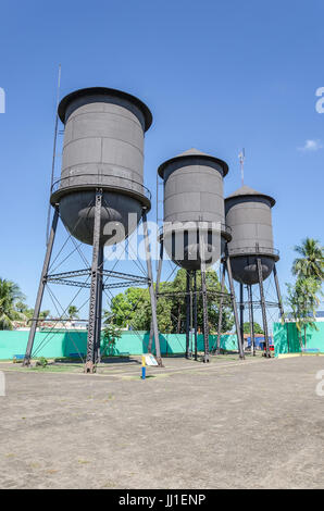 PORTO VELHO, Brasilien - 15. Juni 2017: Drei Wassertanks in Porto Velho im 20. Jahrhundert aus den USA importiert. Heute sind sie bekannt als Tres Caixas D Stockfoto