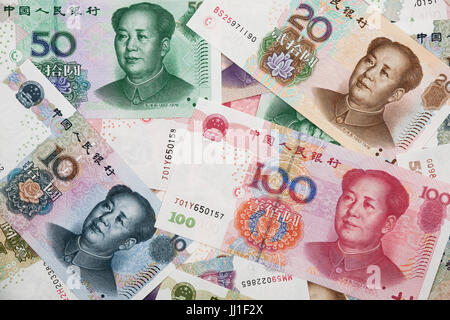 Hintergrund Collage chinesische Rmb Banknoten oder Yuan mit Vorsitzenden Mao an der Vorderseite des pro Wechsel Stockfoto