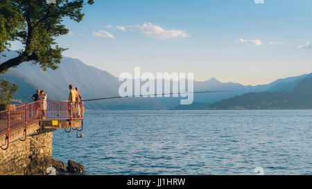 Fischer auf See Como, Italien Stockfoto