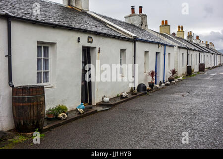 Reihe von White-Harled Arbeitnehmer Hütten im ehemaligen Schiefer-Bergbau-Dorf Ellenabeich auf der Insel Seil, Argyll and Bute, Scotland, UK Stockfoto
