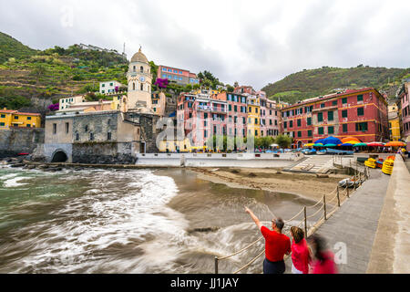 Vernazza, eines der berühmten Cinque Terre in Ligurien, Italien Stockfoto