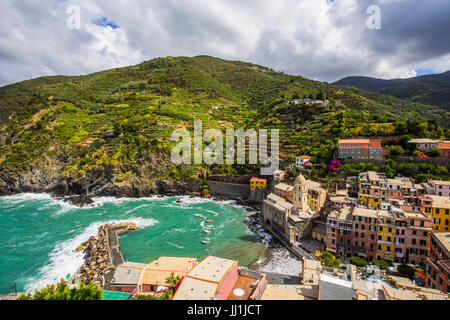 Vernazza, eines der berühmten Cinque Terre in Ligurien, Italien Stockfoto