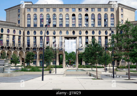 Les Arenes de Picasso, Gehäuse Entwicklung, aka Les Camemberts North Block, im achteckigen Innenhof aus betrachtet Stockfoto