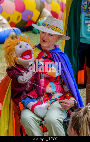 Kinder Unterhaltung, 40. jährliche Vancouver Folk Music Festival, Vancouver, Britisch-Kolumbien, Kanada. Stockfoto