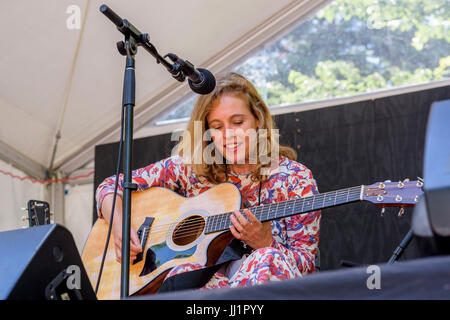 Tift Merritt, 40. jährliche Vancouver Folk Music Festival, Vancouver, Britisch-Kolumbien, Kanada. Stockfoto