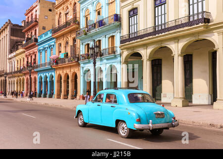 Havanna Straßenszene, amerikanische klassische Oldtimer am Paseo de Marti, Habana Vieja, Kuba Stockfoto