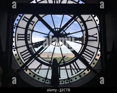 Silhouette eines Touristen d ' Orsay Museum besuchen Stockfoto