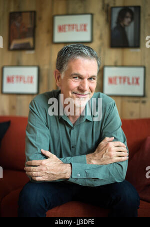 Berlin, Deutschland. 16. Sep, 2014. CEO und Mitgründer der Anbieter auf Abruf Internet Streaming-Medien Netflix, Reed Hastings, stellt Einzelheiten der Start des Dienstes in Deutschland Duriong eine Presse reden in Berlin, Deutschland, 16. September 2014. Netflix bietet Internet-video-streaming für eine monatliche Gebühr. Foto: BERND VON JUTRCZENKA/DPA | weltweite Nutzung/Dpa/Alamy Live-Nachrichten Stockfoto