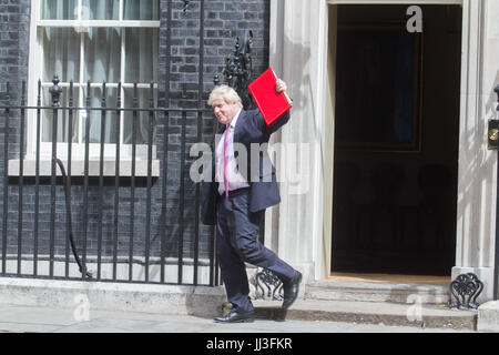 London, UK. 18. Juli 2017. Rt Hon Boris Johnson, Staatssekretär für ausländische Ad Commonwealth-Angelegenheiten lässt Downing Street nach der letzten Kabinettssitzung Sommerpause Credit: Amer Ghazzal/Alamy Live-Nachrichten Stockfoto