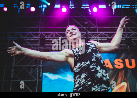 Barolo, Italien. 17. Juli 2017. Löschung, die live auf der Bühne in Barolo, auf dem Collisioni Festival, Öffnung für Robbie Williams. Bildnachweis: Alessandro Bosio/Alamy Live-Nachrichten Stockfoto