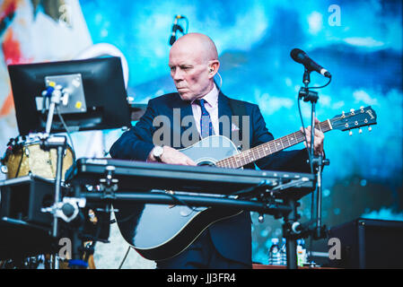 Barolo, Italien. 17. Juli 2017. Löschung, die live auf der Bühne in Barolo, auf dem Collisioni Festival, Öffnung für Robbie Williams. Bildnachweis: Alessandro Bosio/Alamy Live-Nachrichten Stockfoto