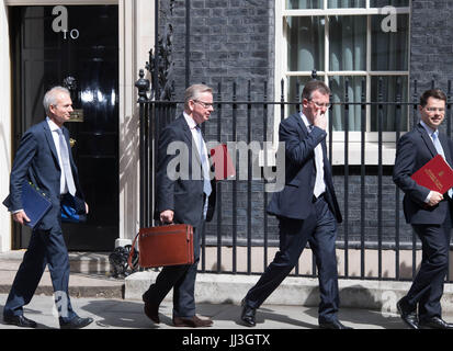 London, UK.18th Juli 2017. Schrank Minister), verlassen Downing Street an der letzten Kabinettssitzung vor den Sommerferien links nach rechts David Lidington, Justiz-Staatssekretär Michael Gove, Umwelt-Sekretärin, Jeremy Wright Attorney General, James Brokenshire, NI Sekretär Credit: Ian Davidson/Alamy Live News Stockfoto