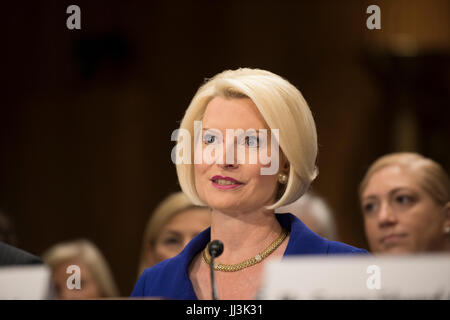 Washington DC, 18. Juli 2017, USA: Callista L Gngrich, Frau für ehemalige Sprecher des Repräsentantenhauses, Newt Gingrich, erscheint vor dem Senate Foreign Relations Committee, hinsichtlich ihrer Fähigkeit der US-Botschafter beim Heiligen Stuhl oder dem Vatikan, in Washington DC zu bezeugen. Patsy Lynch/MediaPunch Stockfoto