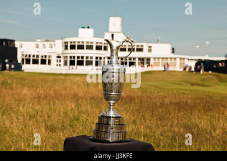 Southport, England. 18. Juli 2017. Die alten Claret Jug steht stolz vor der Royal Birkdale Golf Club auf dem 146. Open Golf Championship Credit: Motofoto/Alamy Live News Stockfoto