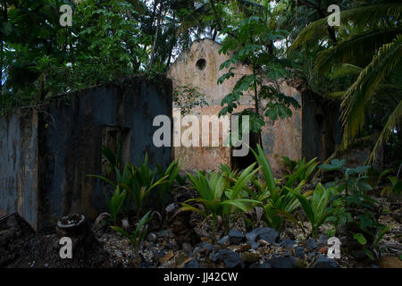 Die Ruinen der ehemaligen Strafkolonie auf Heil Inseln, Französisch-Guayana. Stockfoto