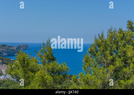 Panorama der Bucht fotografiert Paguera aus dem Berg an der Costa De La Calma. Stockfoto