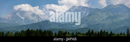 Jezersko Combe und Grintovec Gipfeln mit Kalce Ridge und Park Krvavec der Kamnik Savinja Alpen Karawanken Bereich Slowenien in der Nähe von Flughafen Ljubljana Stockfoto